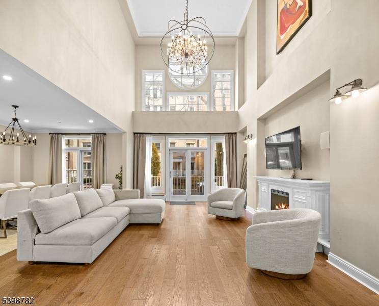 Jersey City, NJ 07305,208 Shearwater Ct #15