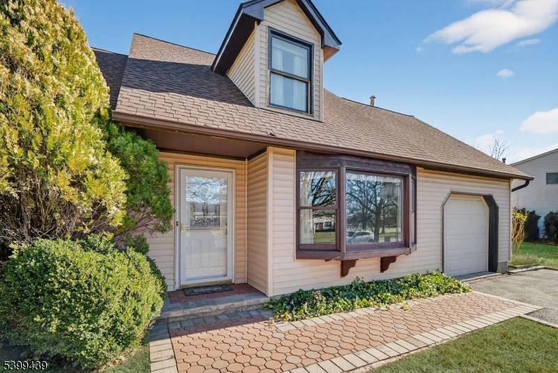 Raritan Twp., NJ 08822,17 Londonderry Dr