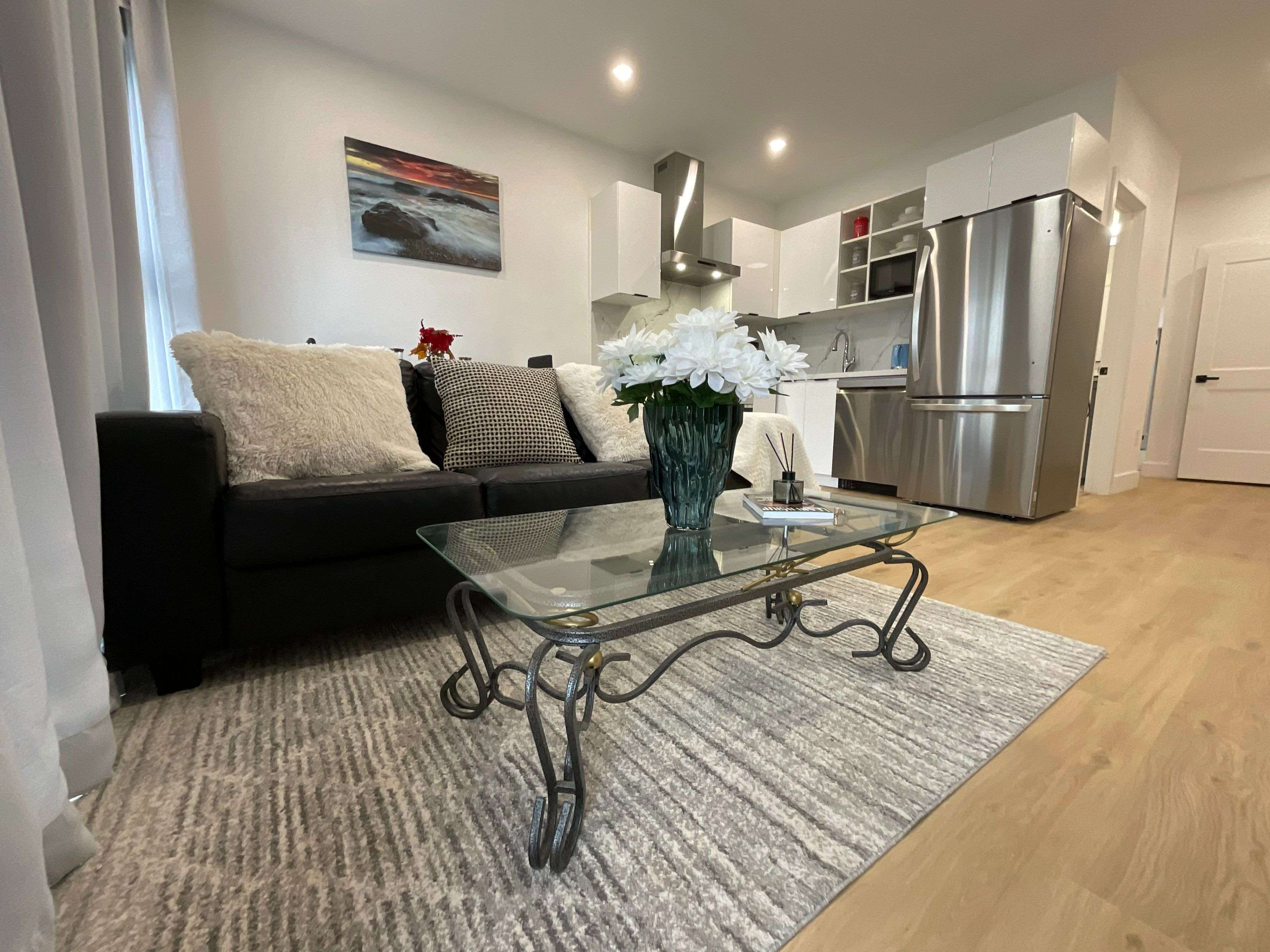 Toronto C02, ON M6G 2W4,674 Manning AVE #Unit #3 Second floor