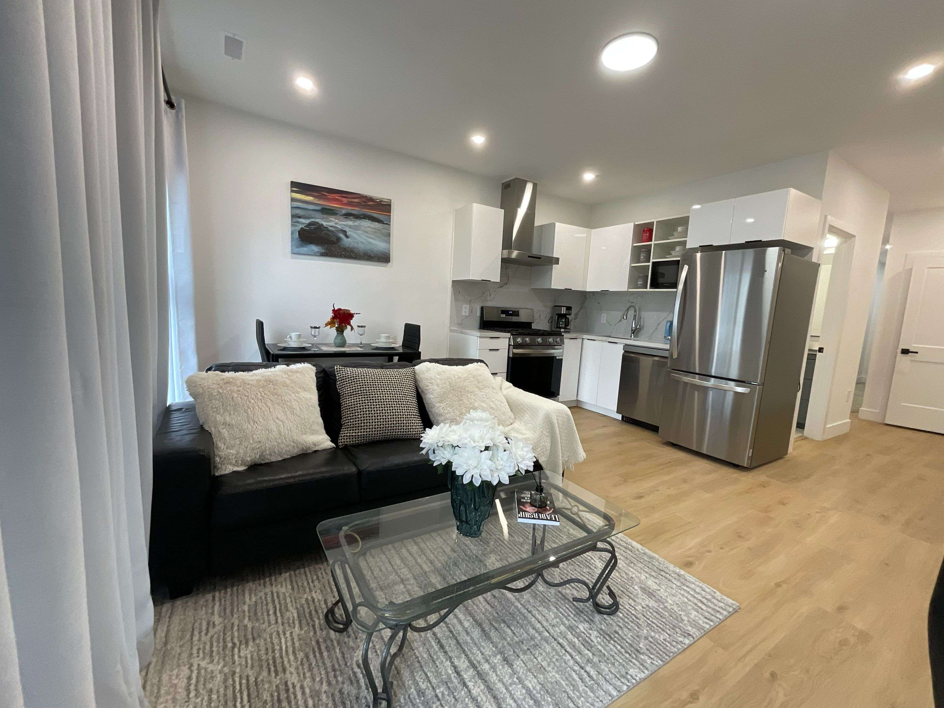 Toronto C02, ON M6G 2W4,674 Manning AVE #Unit #3 Second floor