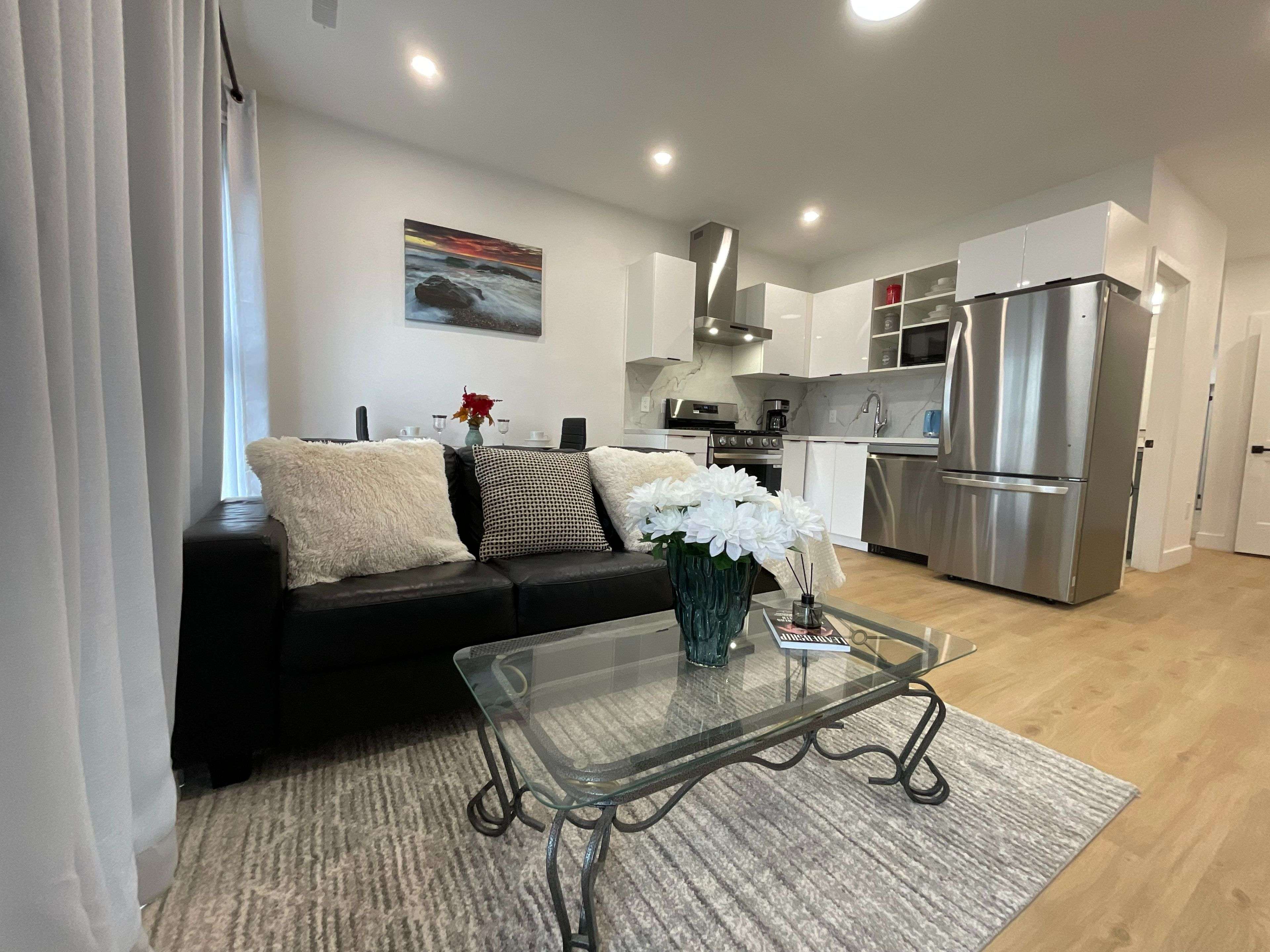 Toronto C02, ON M6G 2W4,674 Manning AVE #Unit #3 Second floor