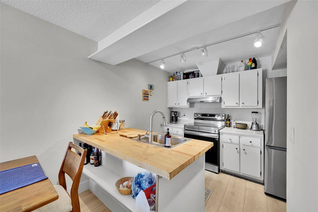 Wilton Manors, FL 33305,670 Kensington Pl #5B