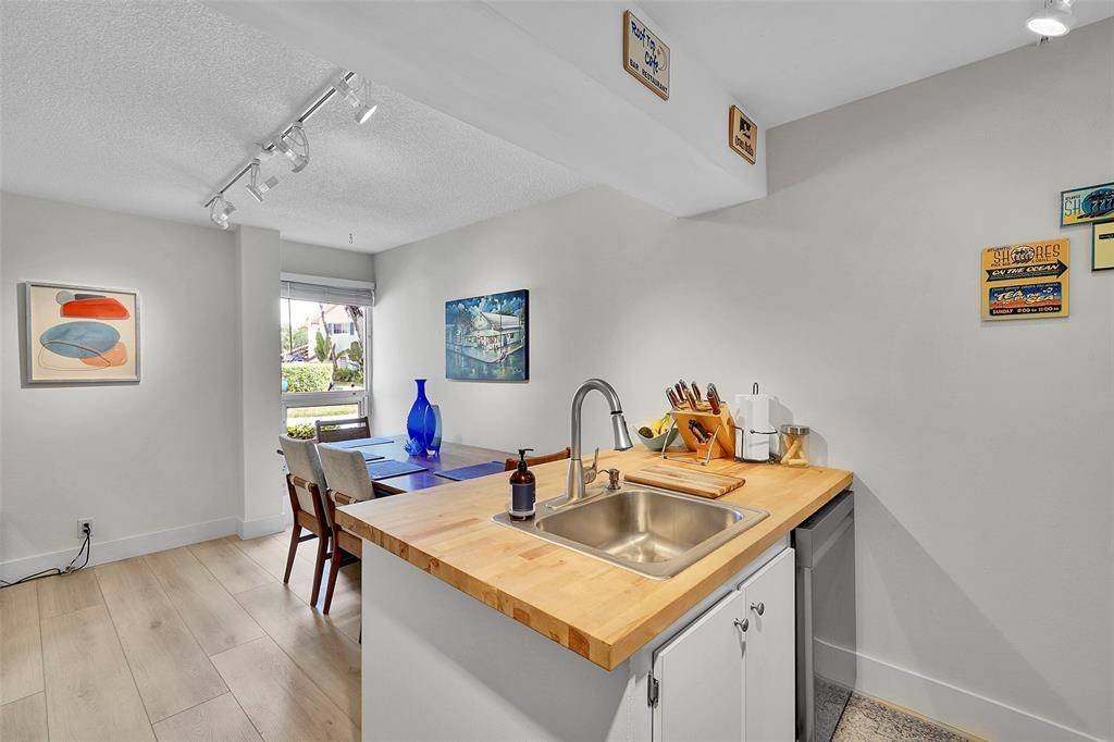 Wilton Manors, FL 33305,670 Kensington Pl #5B