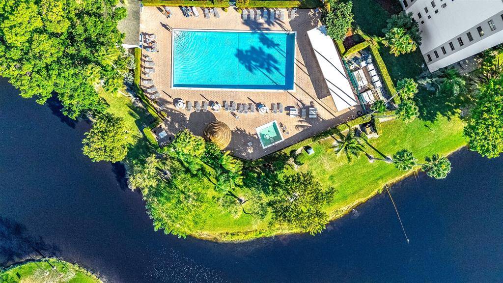 Pompano Beach, FL 33069,2214 S Cypress Bend Dr #106