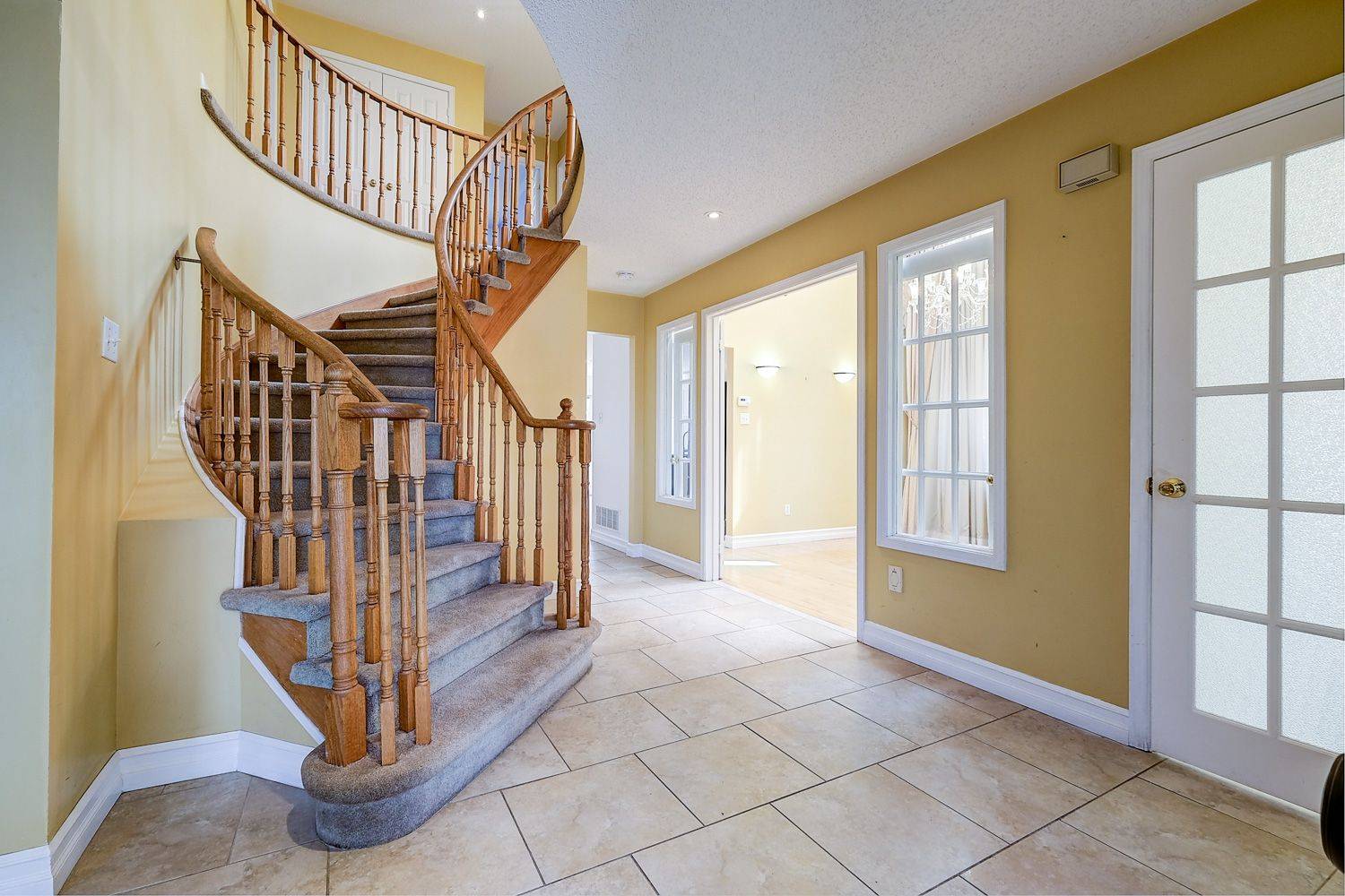 Aurora, ON L4G 6N9,10 Chiswick CRES