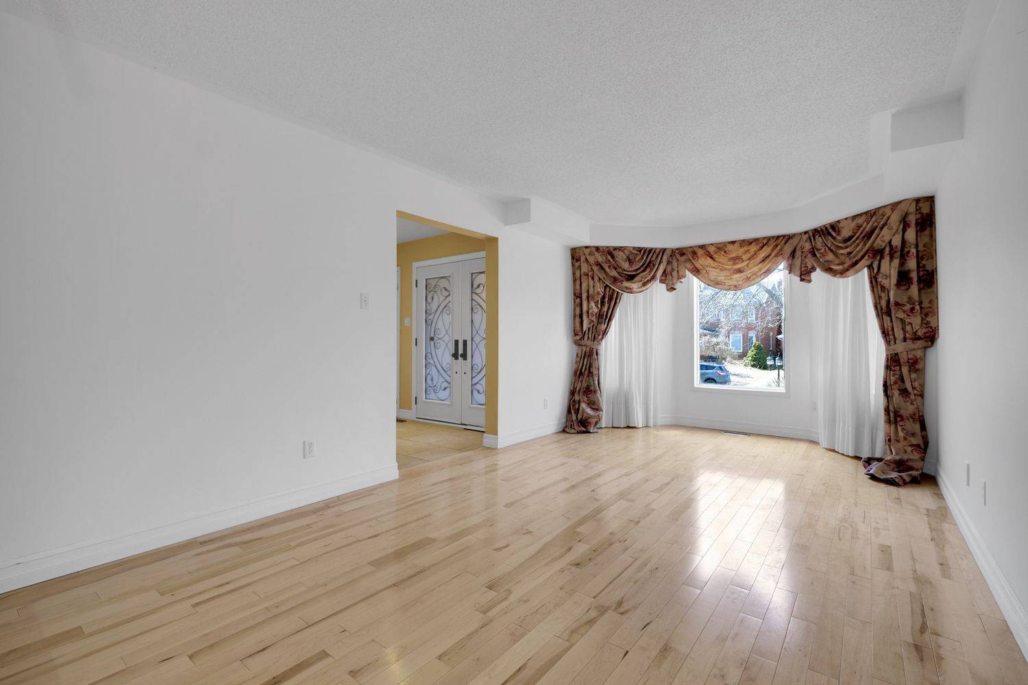 Aurora, ON L4G 6N9,10 Chiswick CRES