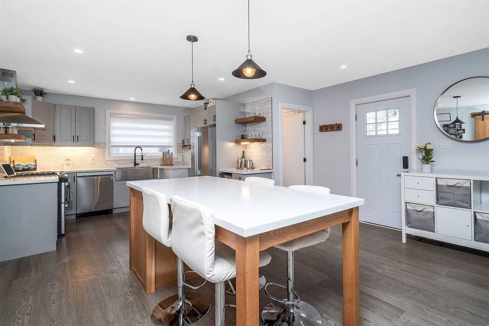 Halton Hills, ON L7G 3H5,107 Main ST N