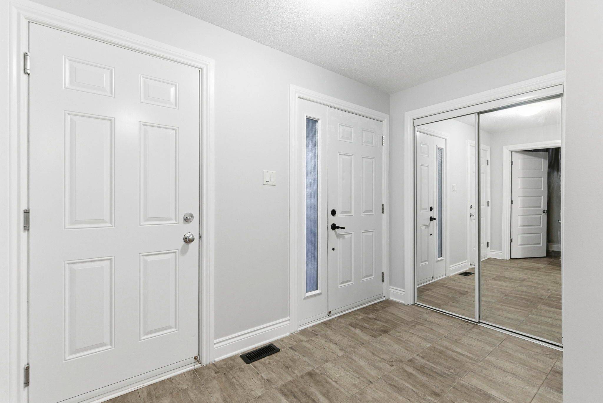 Cornwall, ON K6H 4N1,1154 Clement CT