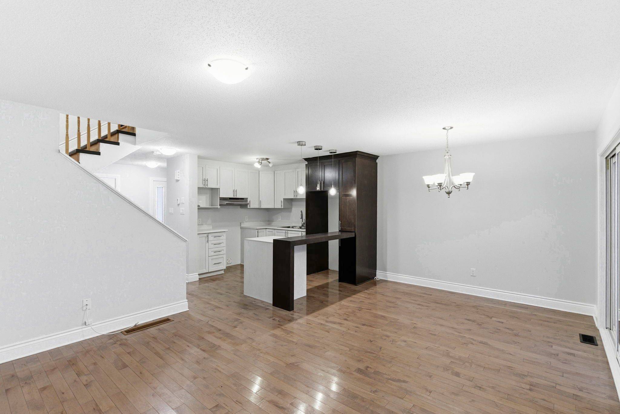 Cornwall, ON K6H 4N1,1154 Clement CT