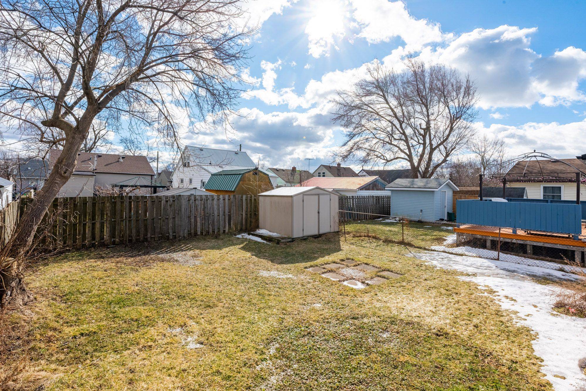 Fort Erie, ON L2A 3Z1,41 Aberdeen CT