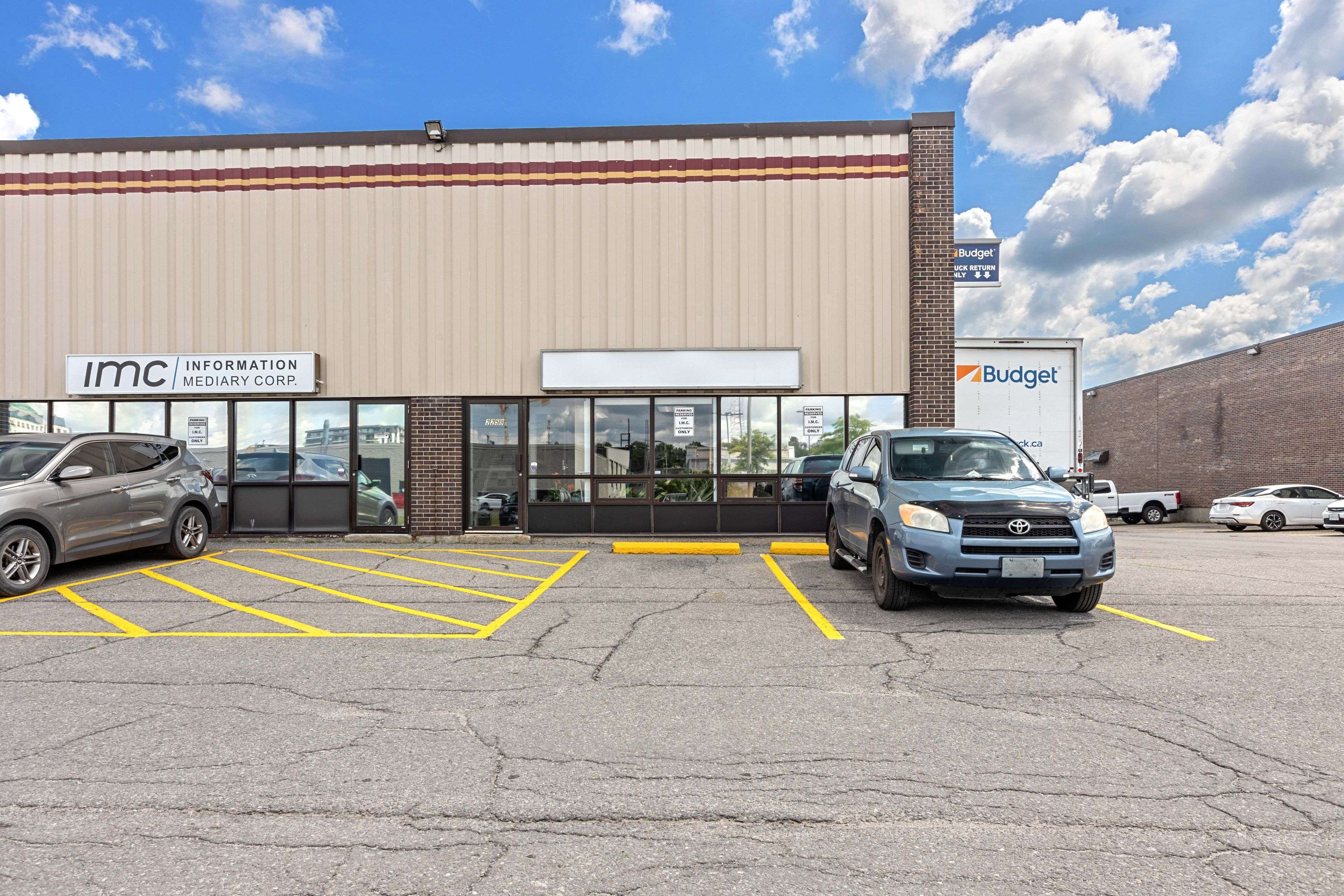 Elmvale Acres And Area, ON K1B 3W9,2261 Gladwin CRES