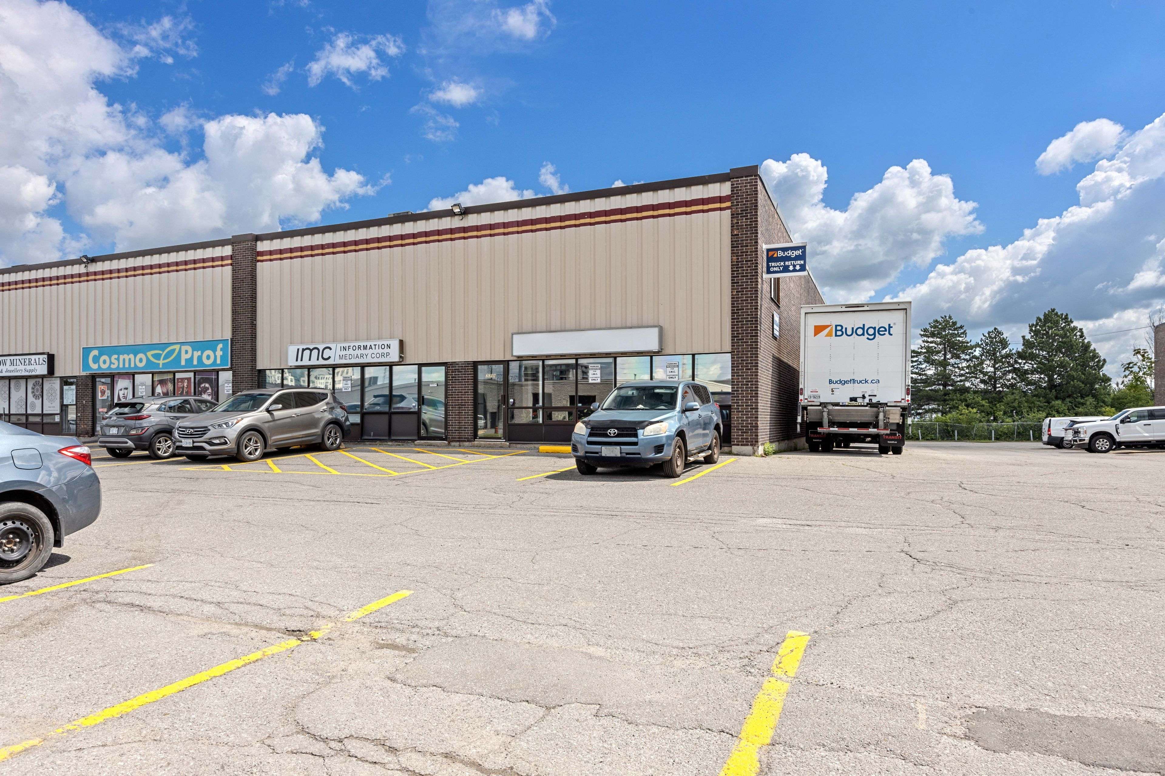 Elmvale Acres And Area, ON K1B 3W9,2261 Gladwin CRES