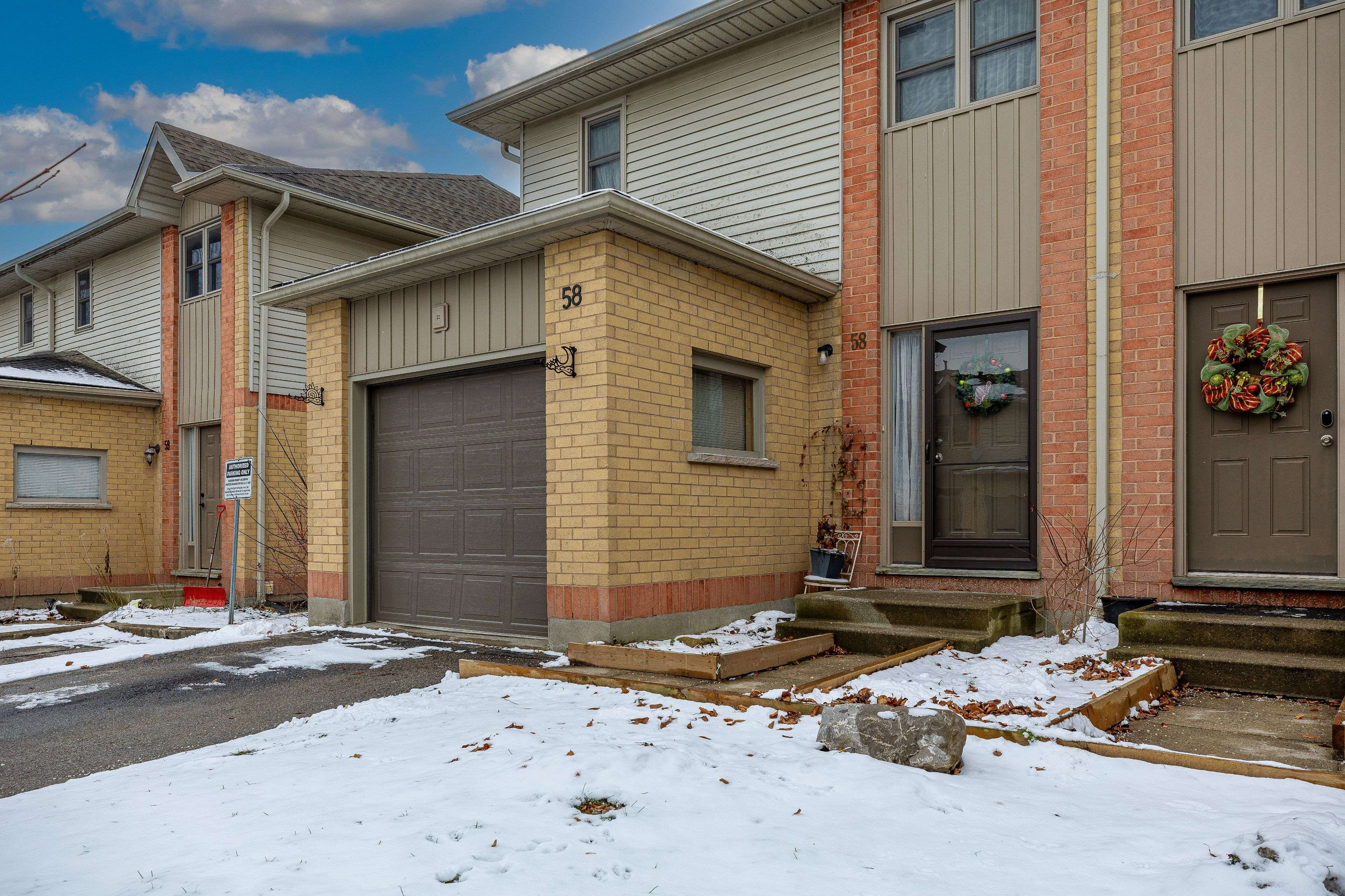 London East, ON N5W 5Z9,1199 Hamilton RD #58