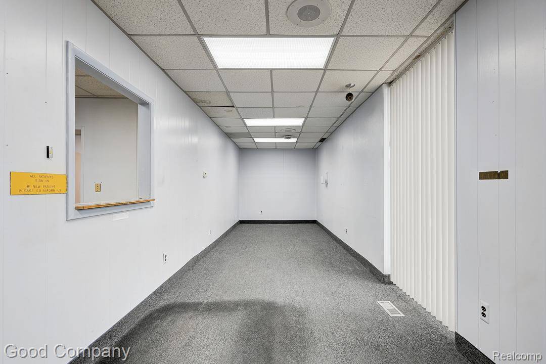 Redford, MI 48240,26095 W 6 Mile RD