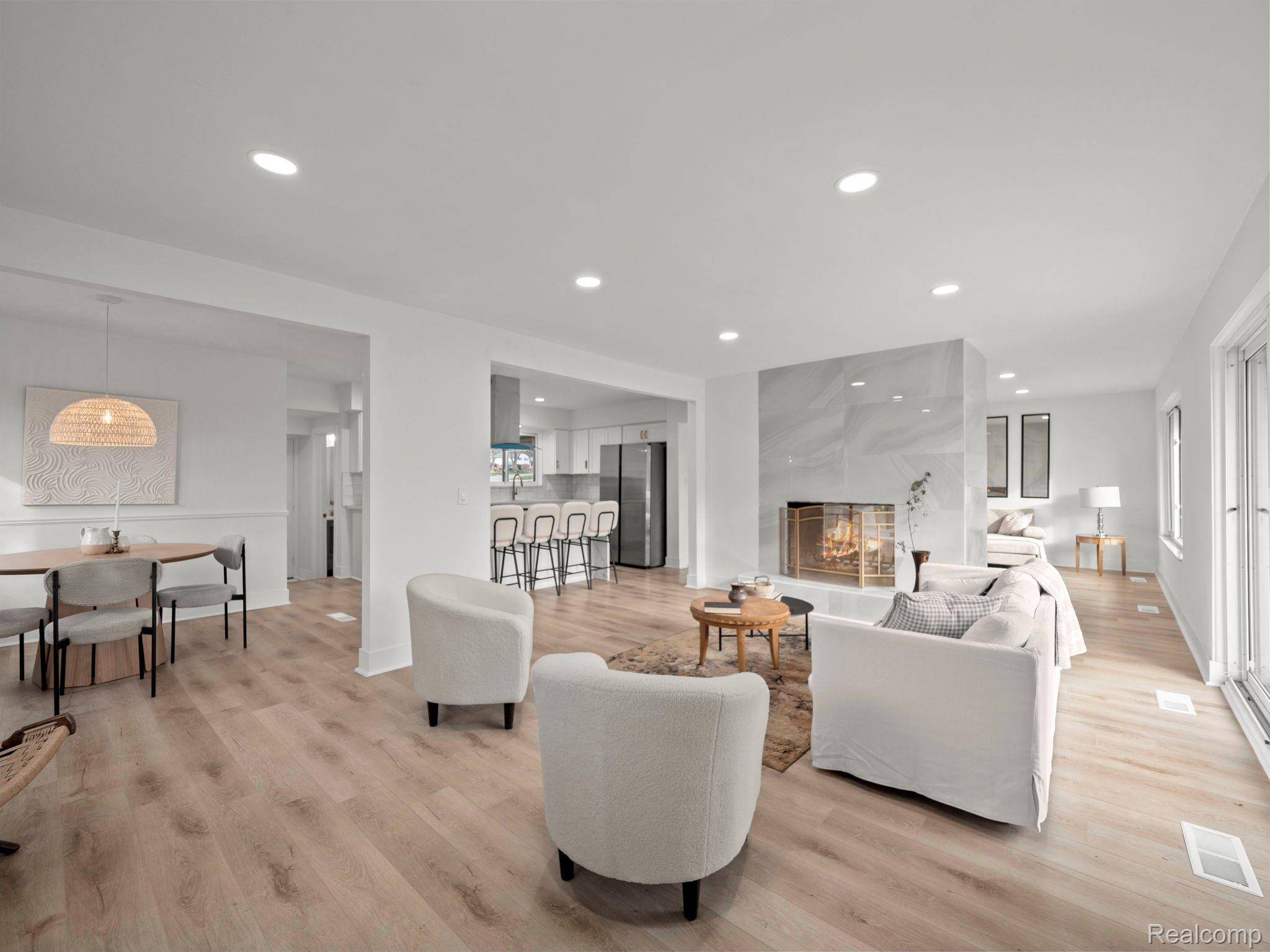 Bloomfield Hills, MI 48301,7011 WHITE PINE DR