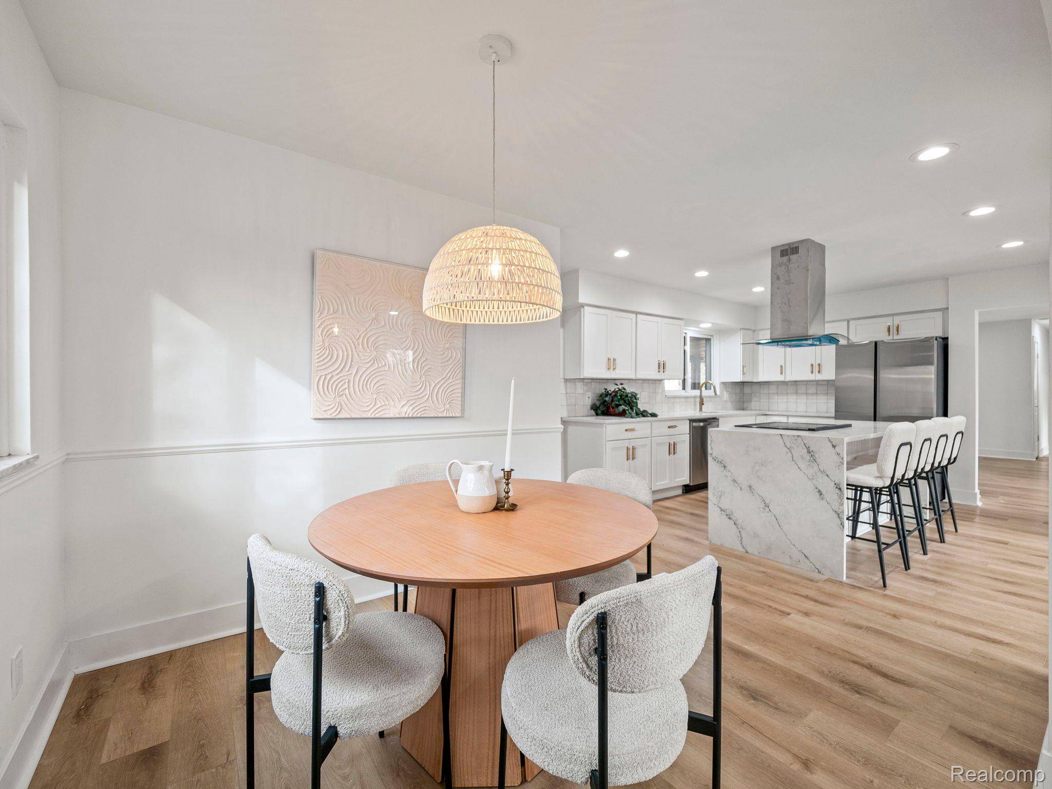 Bloomfield Hills, MI 48301,7011 WHITE PINE DR