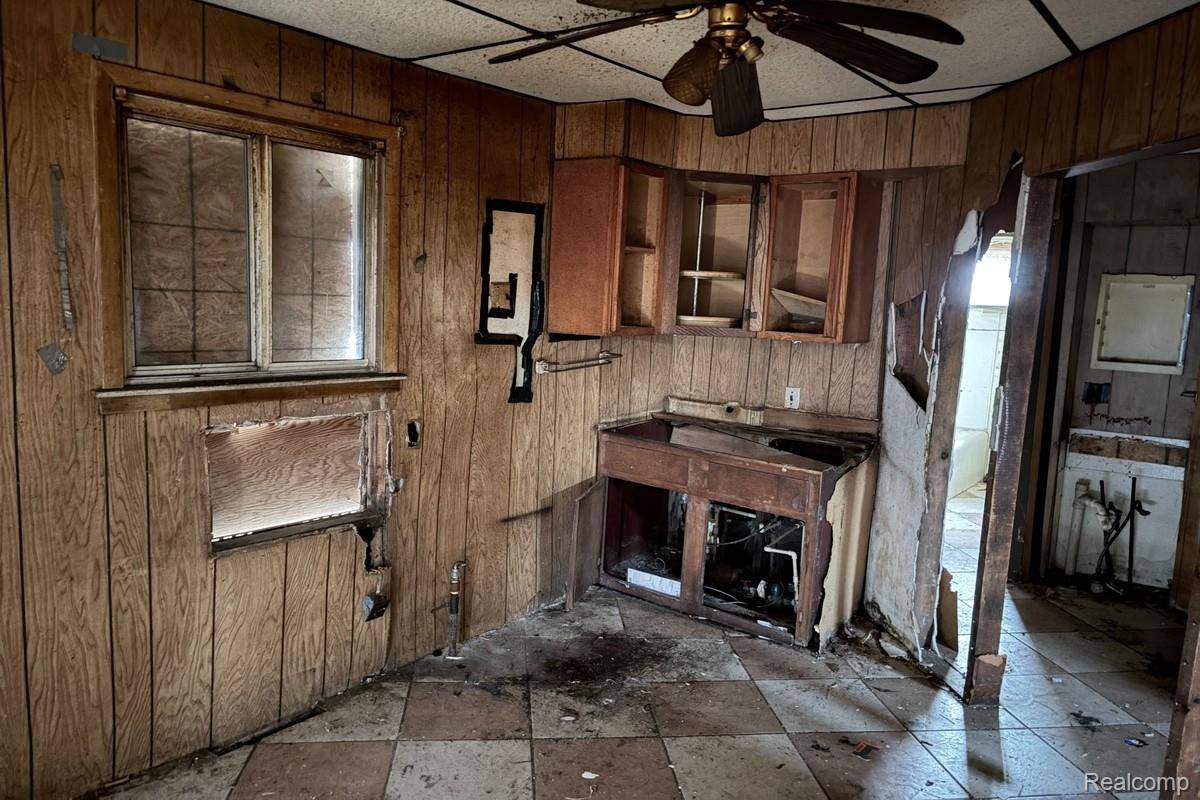 Detroit, MI 48228,8222 Decatur ST