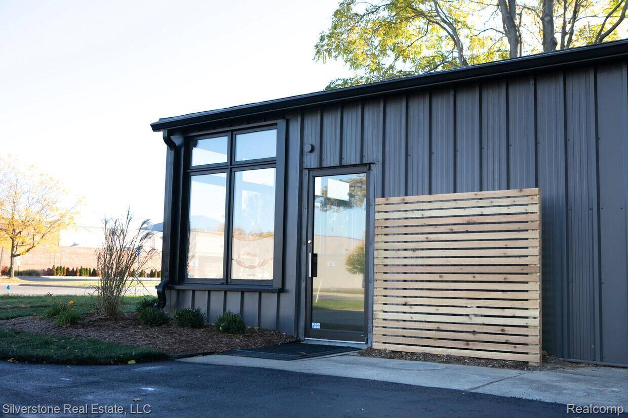 Rochester Hills, MI 48307,872 E AUBURN RD