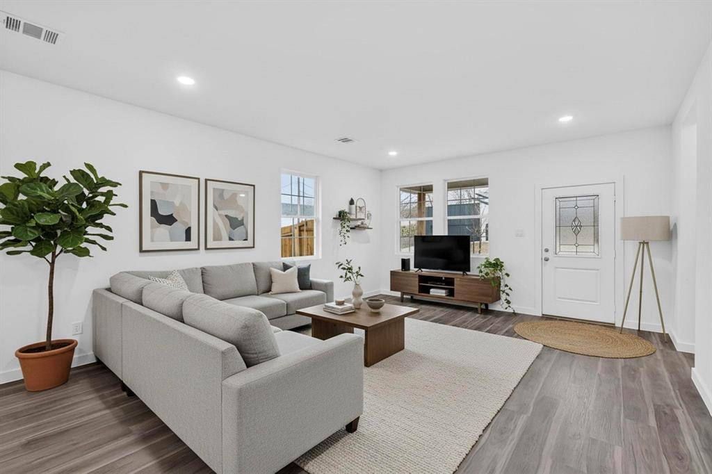 Dallas, TX 75210,4523 Metropolitan Avenue