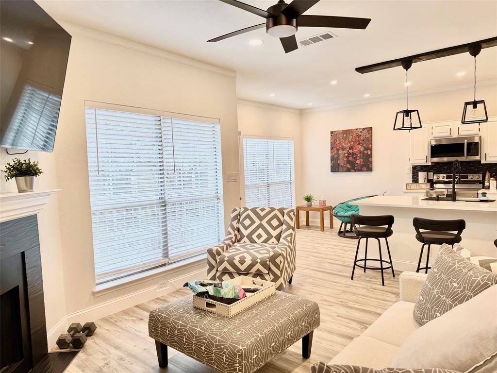 Dallas, TX 75214,7151 Gaston Avenue #618