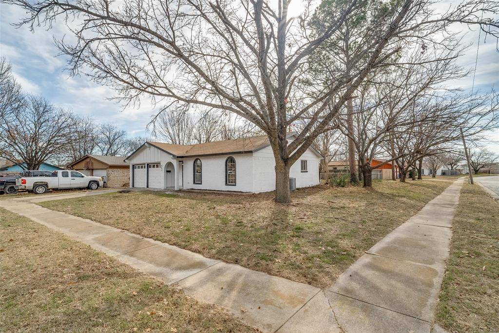 Burleson, TX 76028,941 Willow Circle S