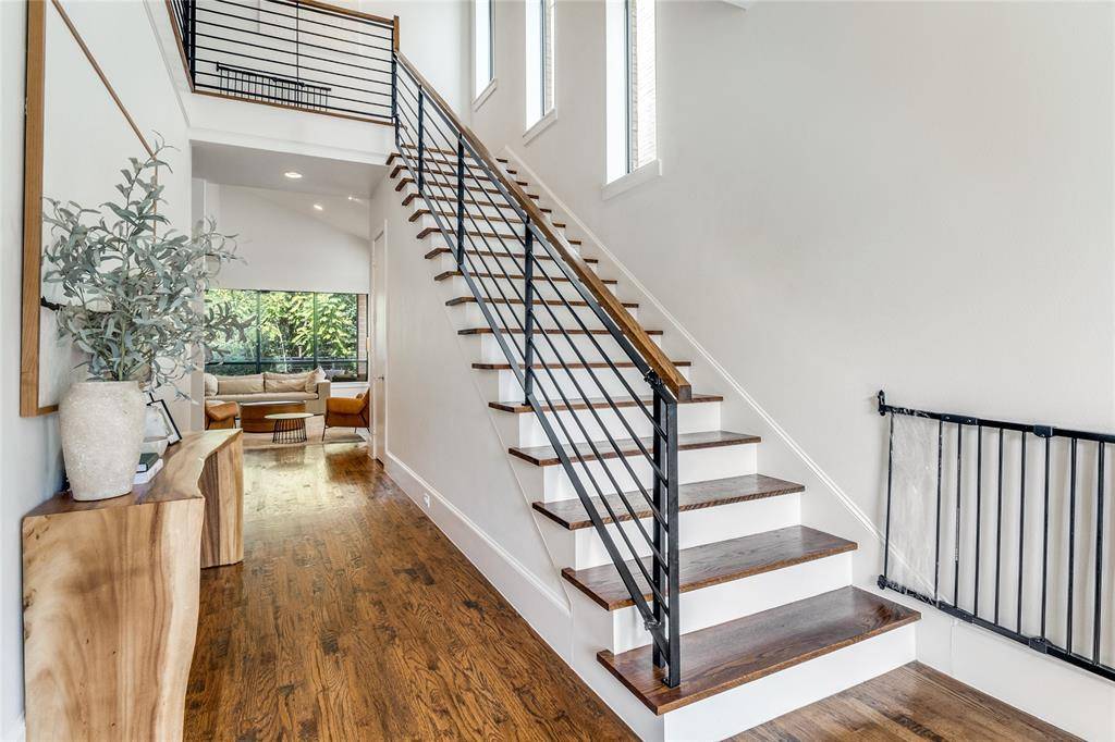 Dallas, TX 75214,6932 Chantilly Court