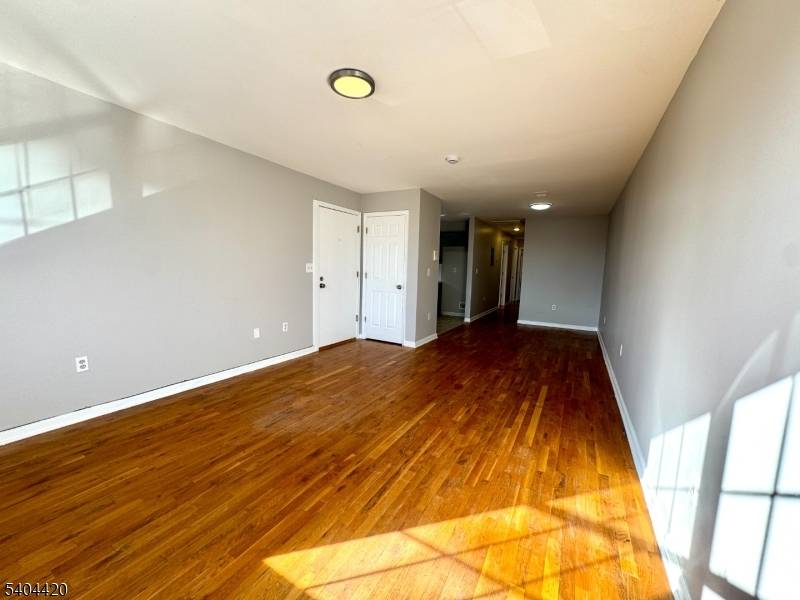 Newark City, NJ 07106,307 Smith St #2