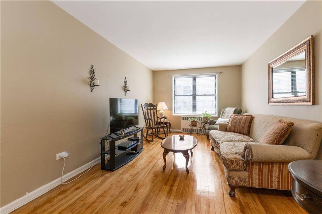 Jackson Heights, NY 11372,34-40 78th ST #4C