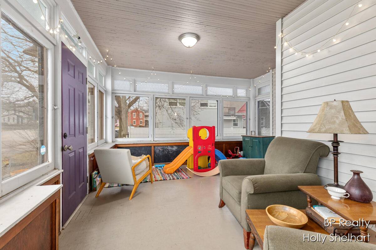 Marshall, MI 49068,509 W Michigan AVE