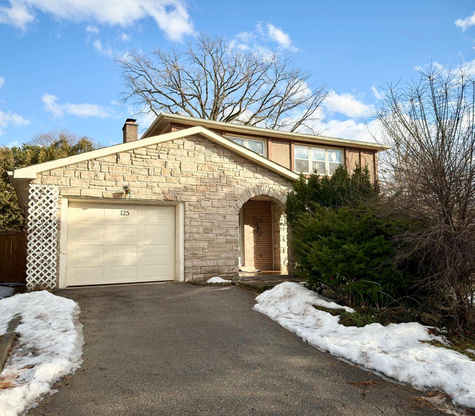 Toronto C13, ON M3A 2K3,125 Underhill DR