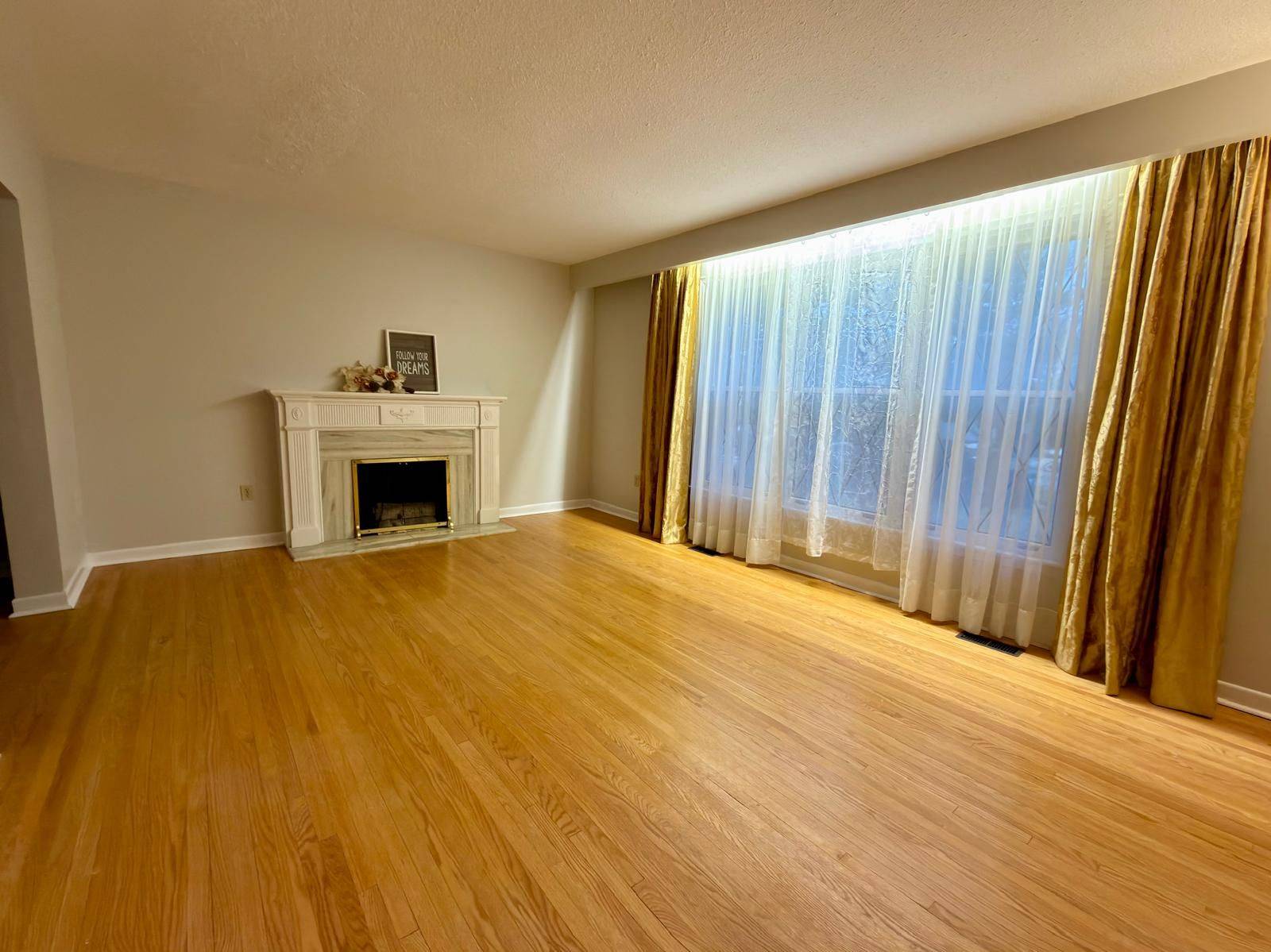 Toronto C13, ON M3A 2K3,125 Underhill DR