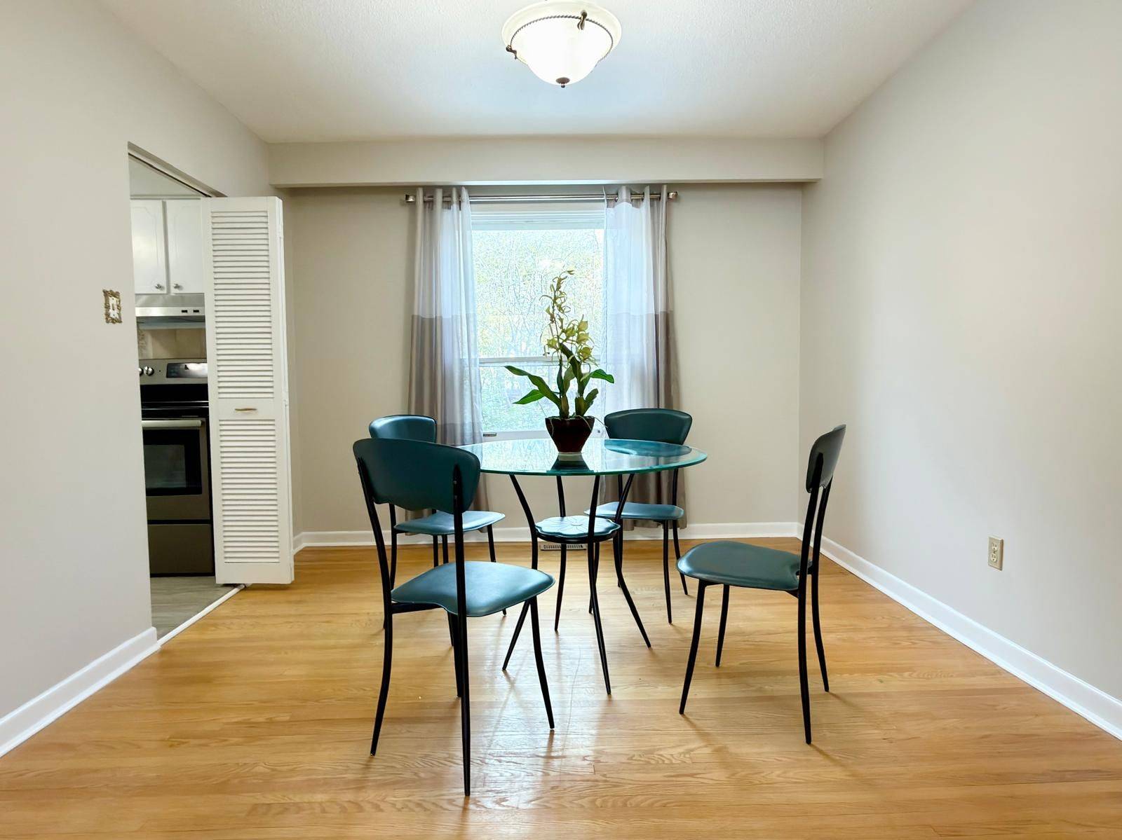 Toronto C13, ON M3A 2K3,125 Underhill DR