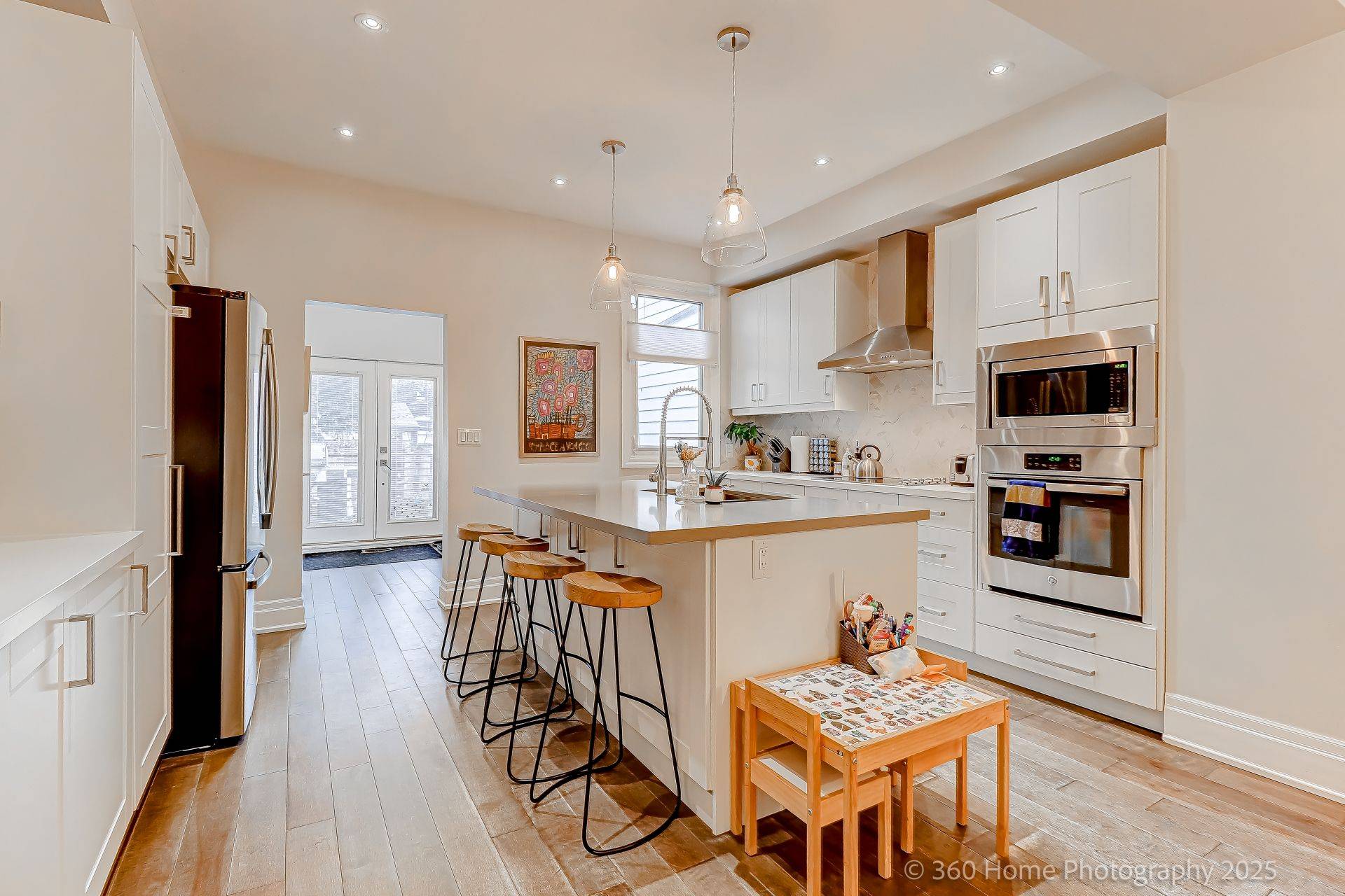 Toronto C02, ON M6G 1Y8,529 Dupont ST