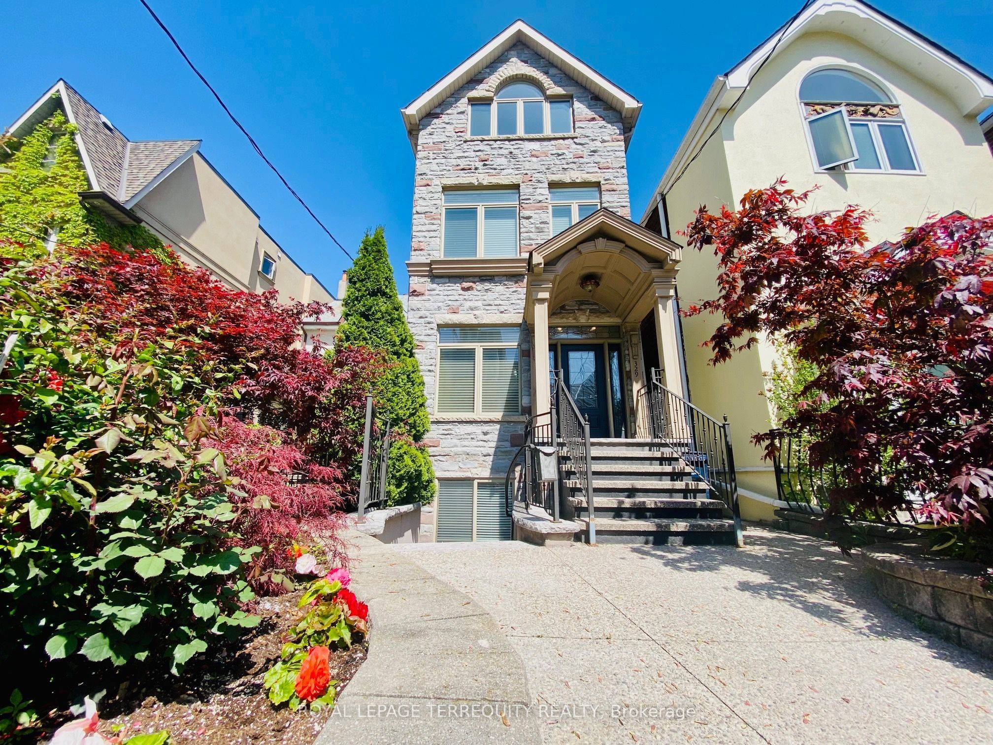 Toronto C01, ON M5S 2P6,329 Lippincott ST