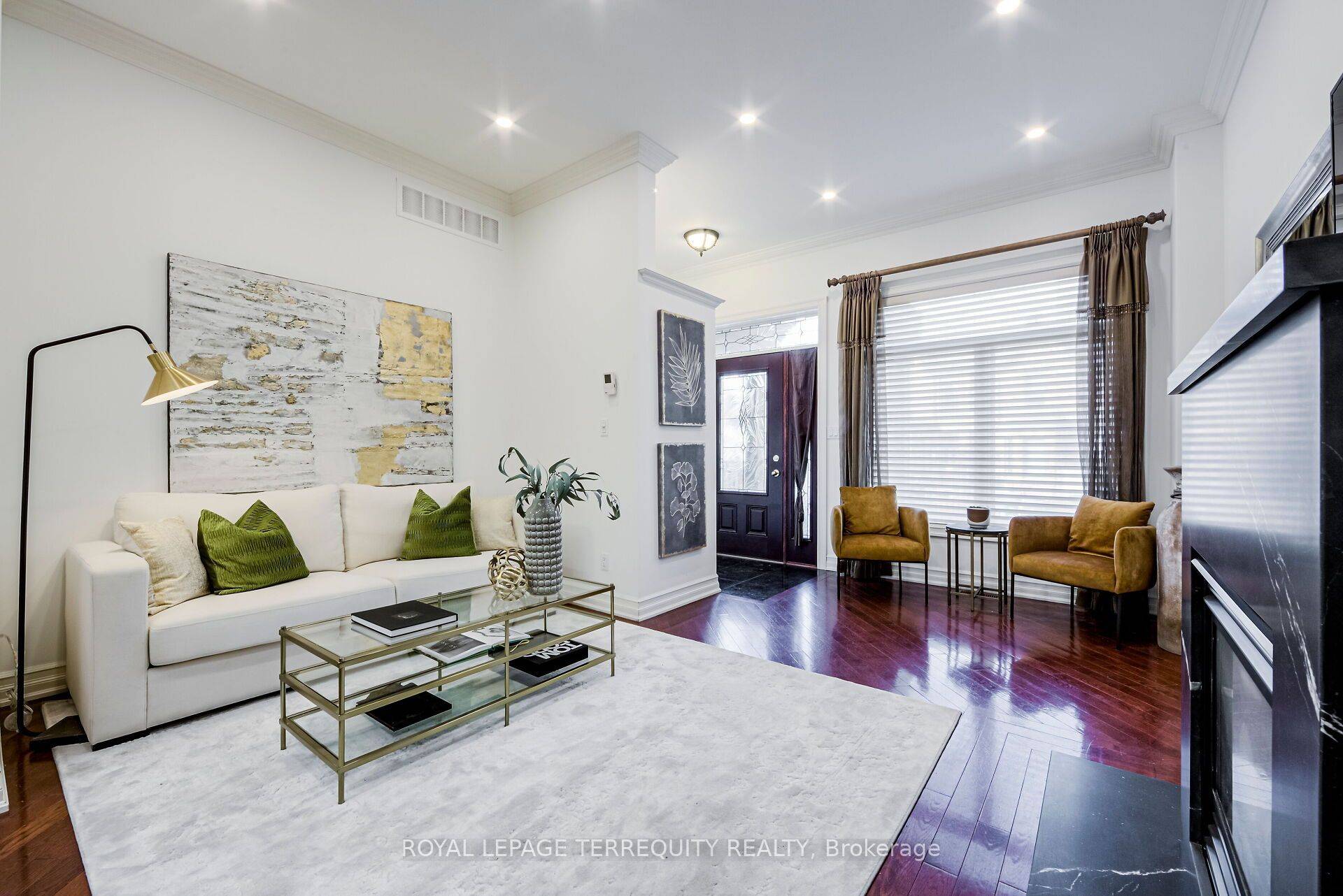 Toronto C01, ON M5S 2P6,329 Lippincott ST