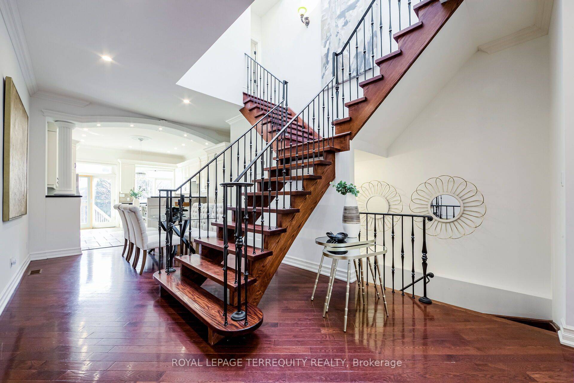 Toronto C01, ON M5S 2P6,329 Lippincott ST