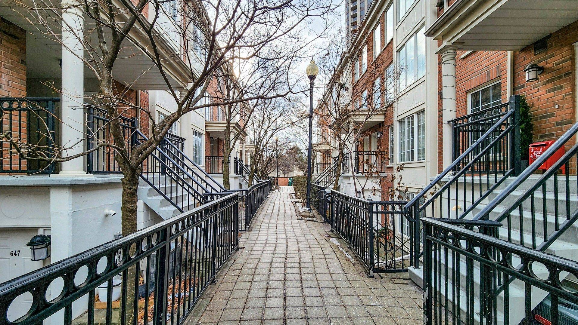 Toronto C14, ON M2N 7C2,3 Everson DR #516