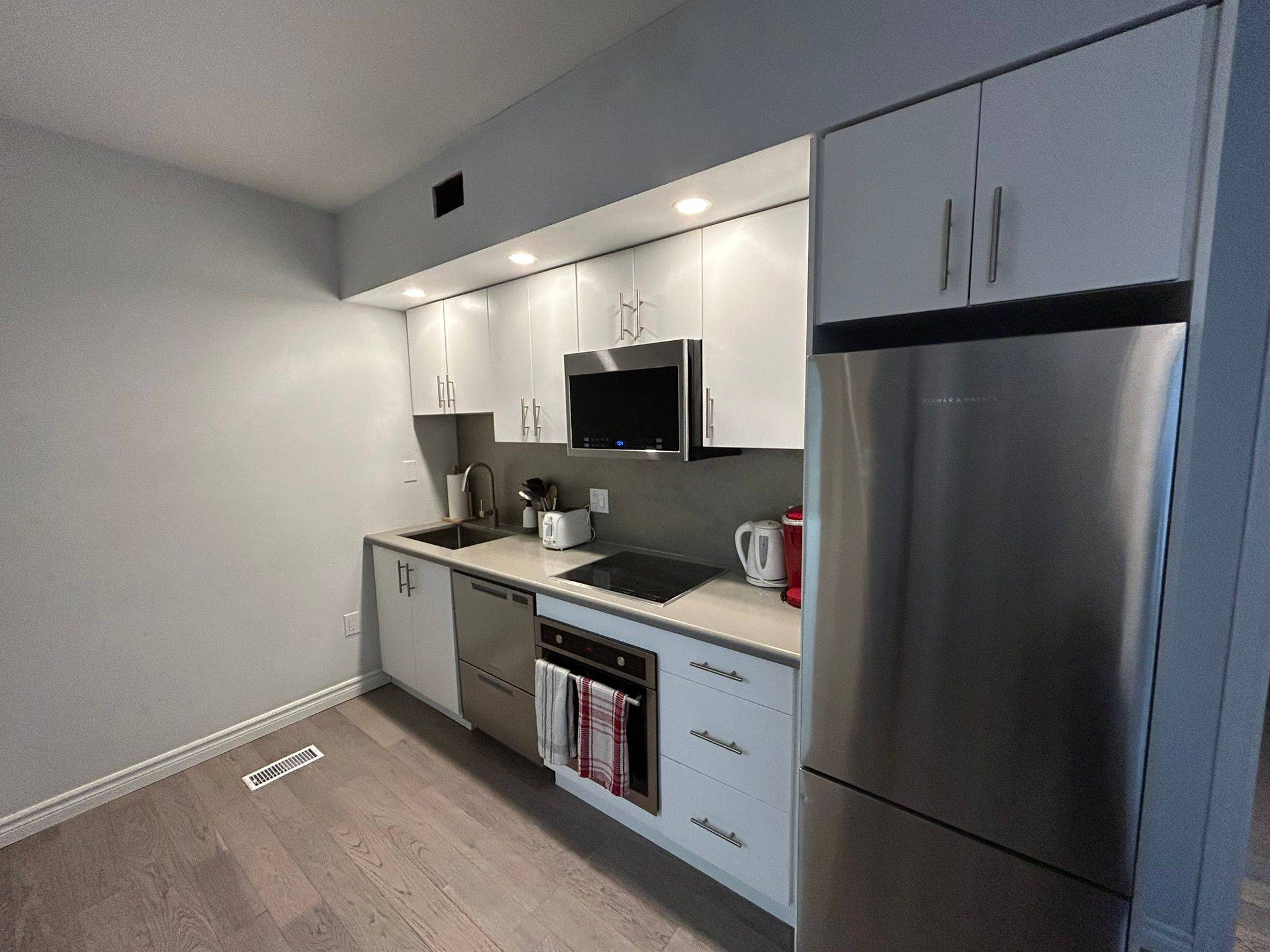 Toronto C01, ON M5G 1H2,69 Elm ST S #300