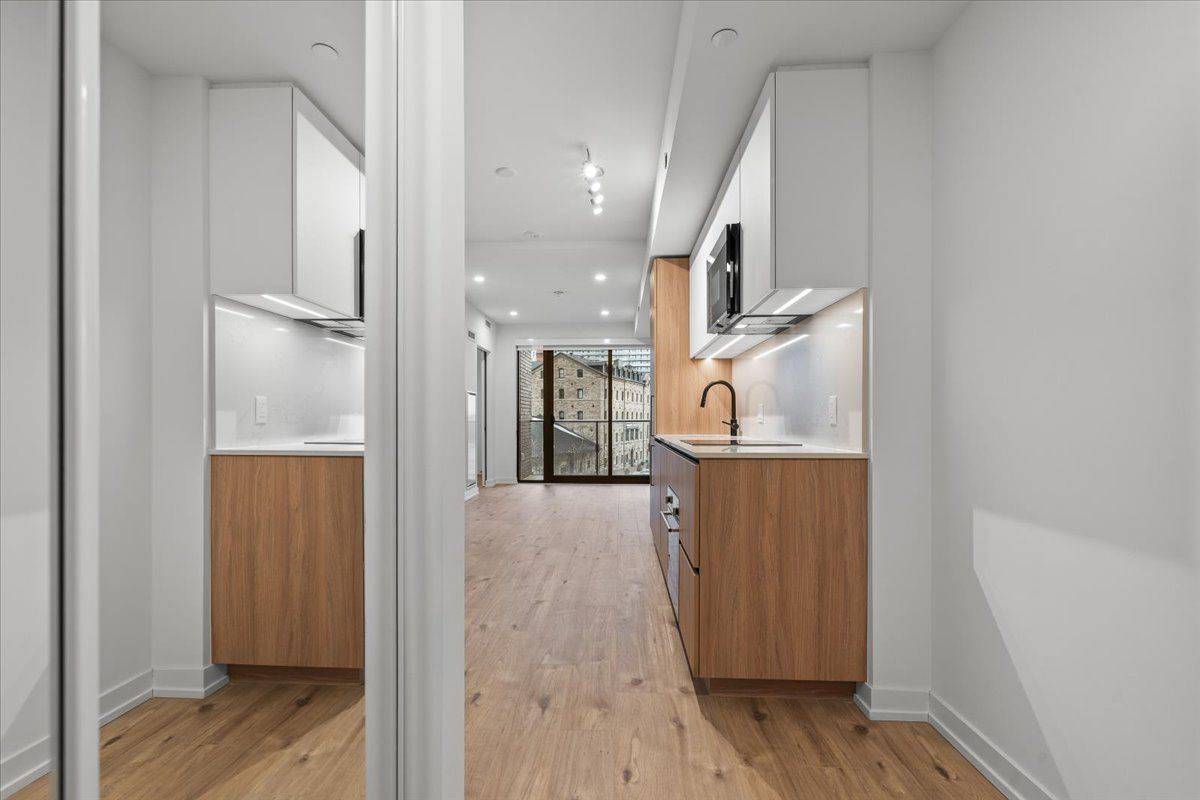 Toronto C08, ON M5A 0Z7,35 Parliament ST #328