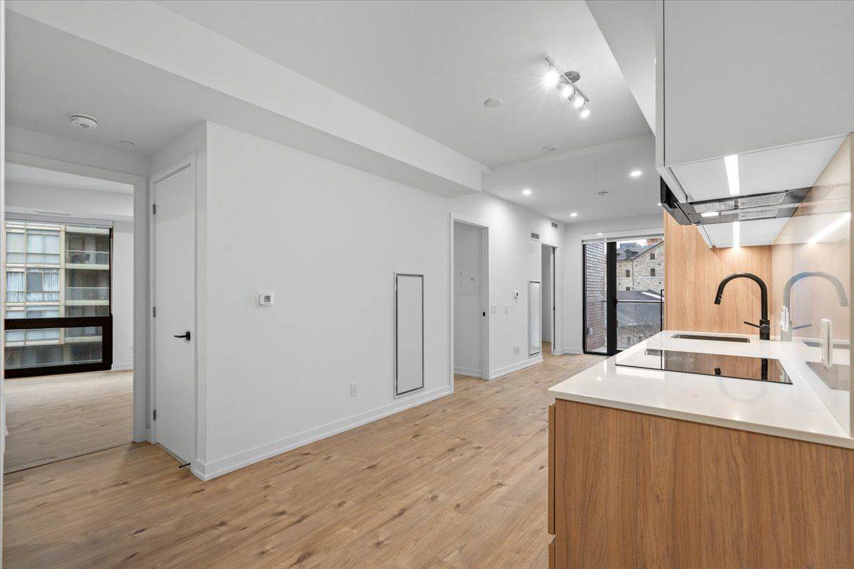 Toronto C08, ON M5A 0Z7,35 Parliament ST #328