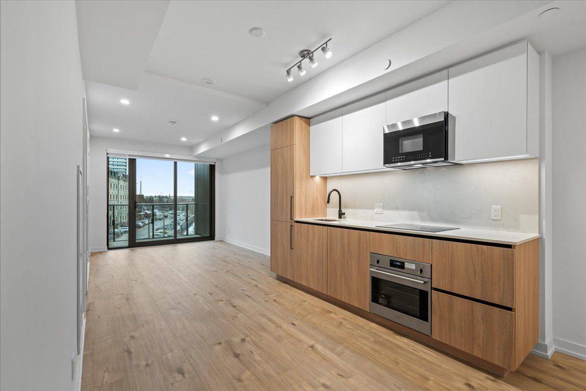 Toronto C08, ON M5A 0Z7,35 Parliament ST #328