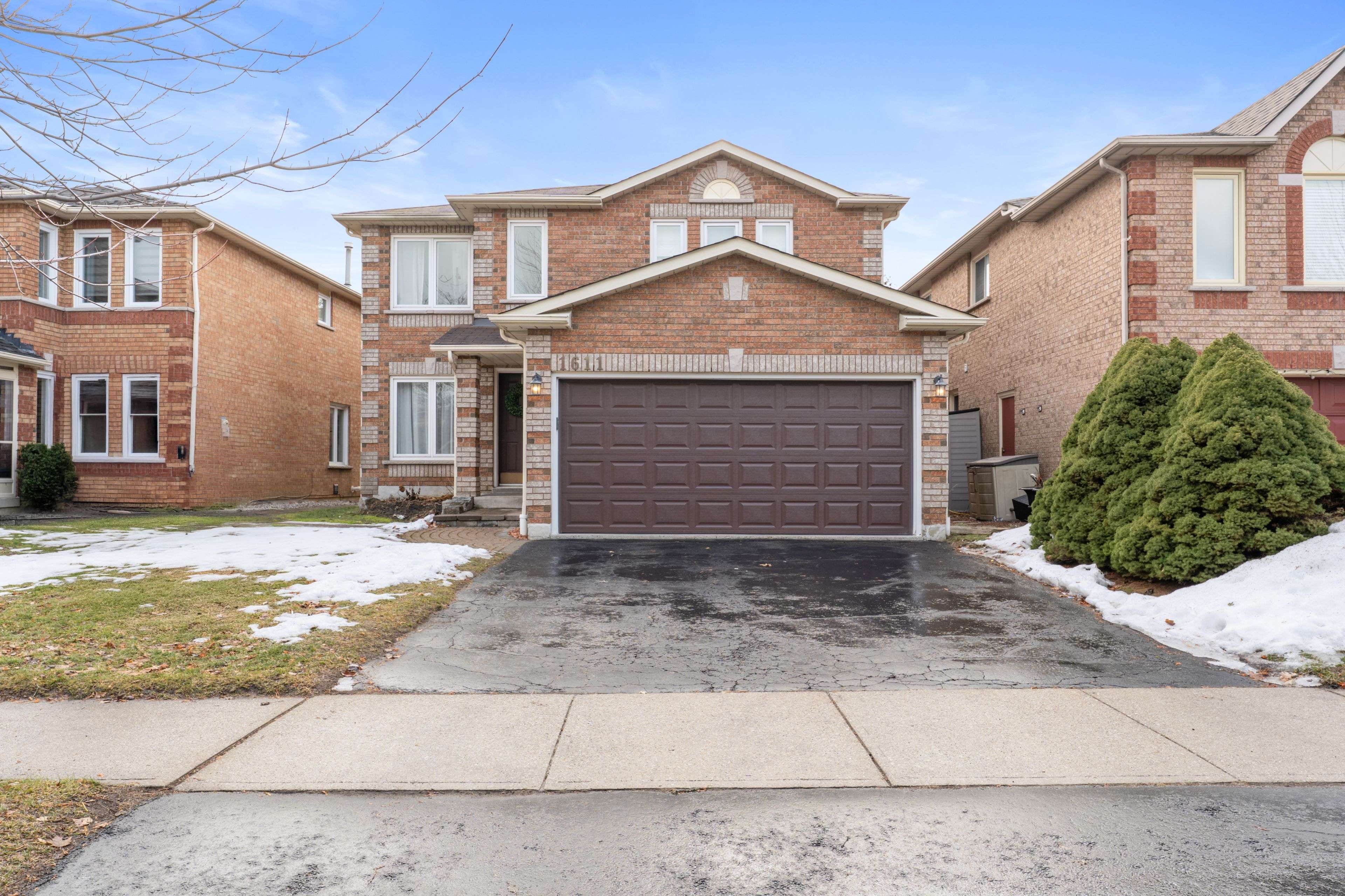 Pickering, ON L1V 6T4,1611 Seguin SQ