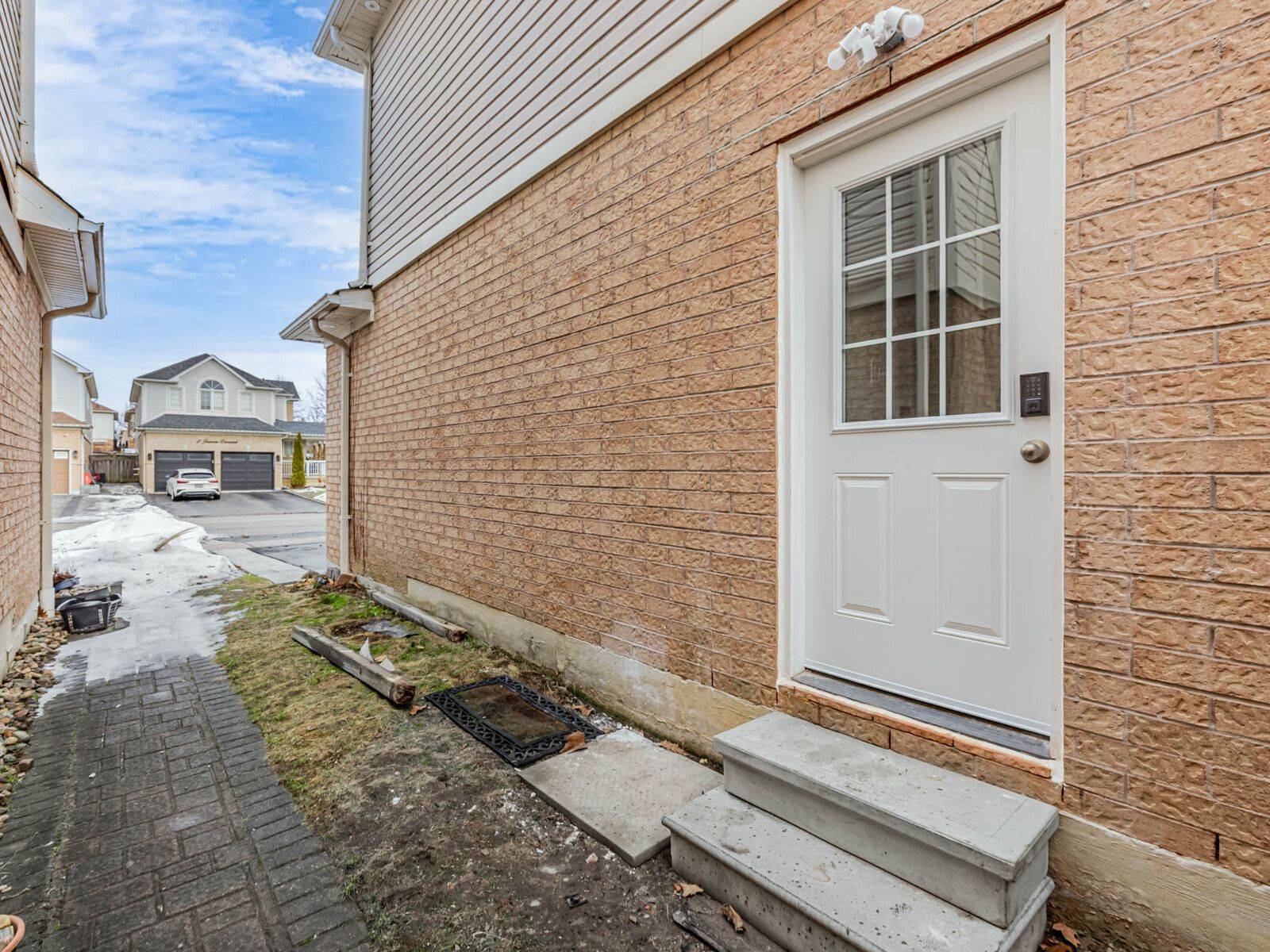 Whitby, ON L1R 3A1,1 Juneau CRES