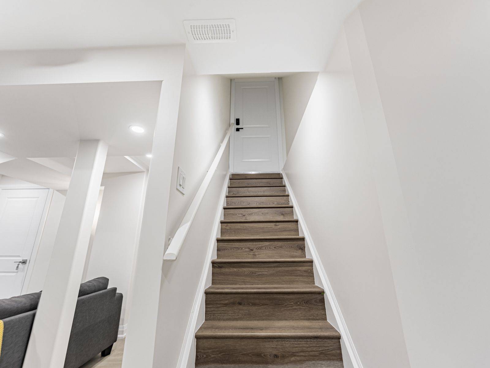 Whitby, ON L1R 3A1,1 Juneau CRES