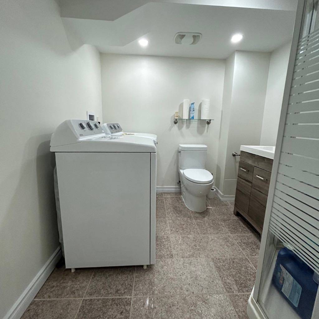 Ajax, ON L1Z 1M7,39 Hoile DR #Lower