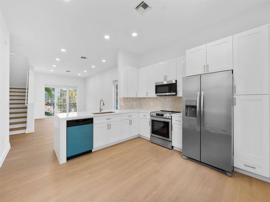 Fort Lauderdale, FL 33301,510 SE 7th Street #401