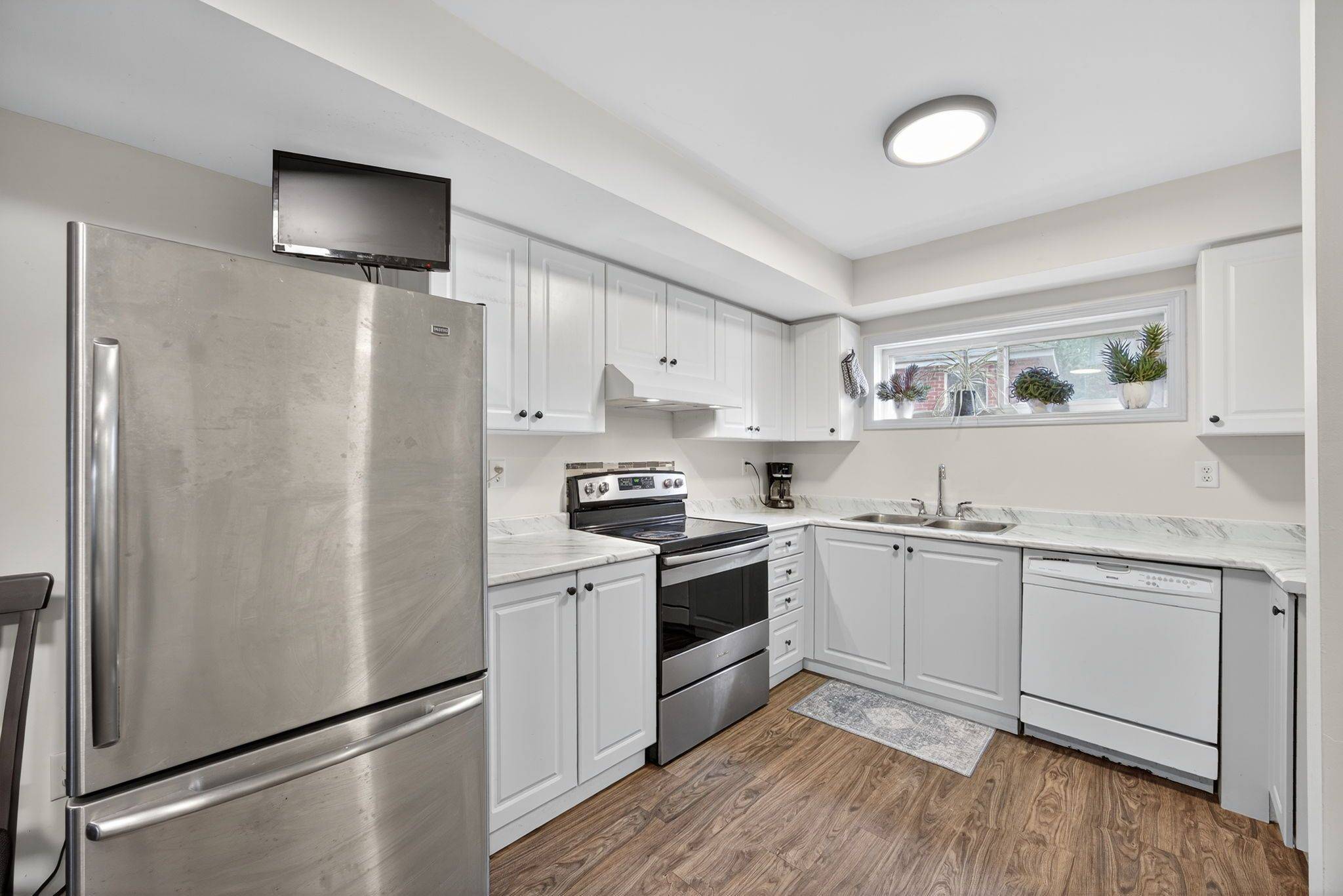 Barrie, ON L4N 0T6,237 Ferndale DR S #1