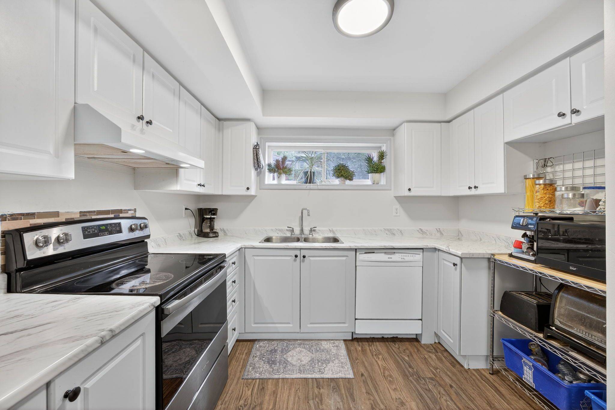 Barrie, ON L4N 0T6,237 Ferndale DR S #1