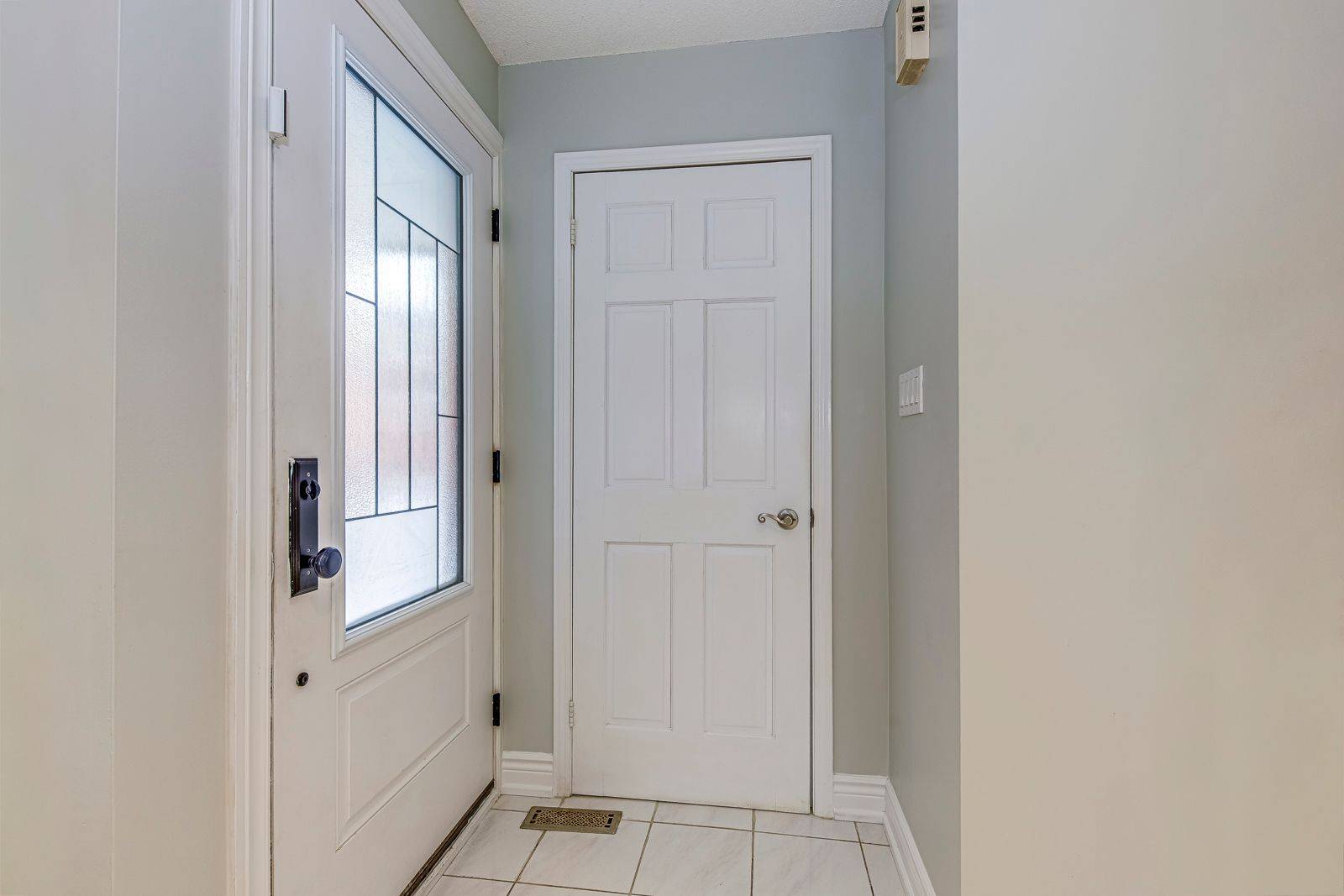 Oakville, ON L6H 5R9,2006 Glenada CRES #2