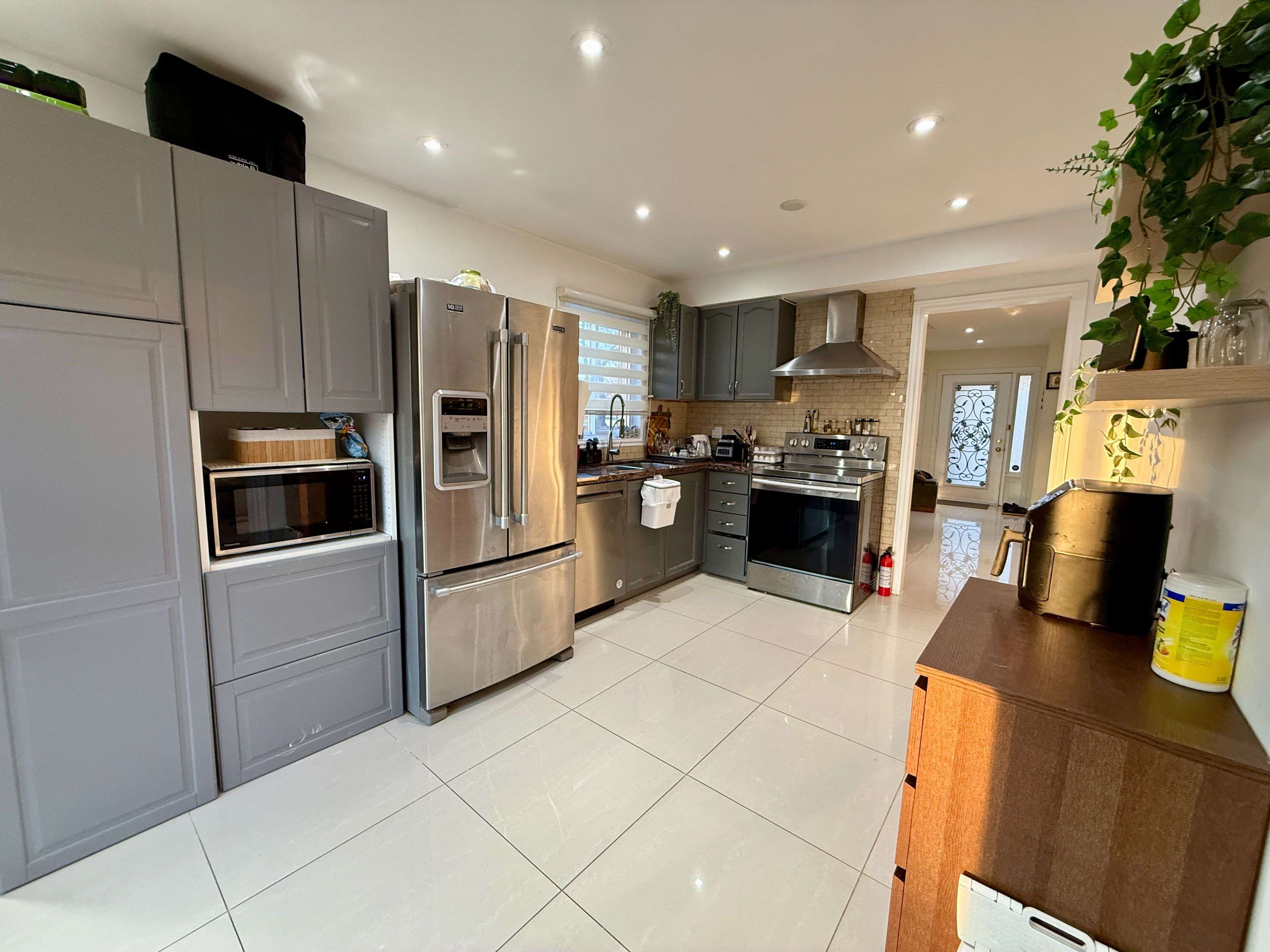 Oakville, ON L6H 5Z6,15 Inverhuron TRL